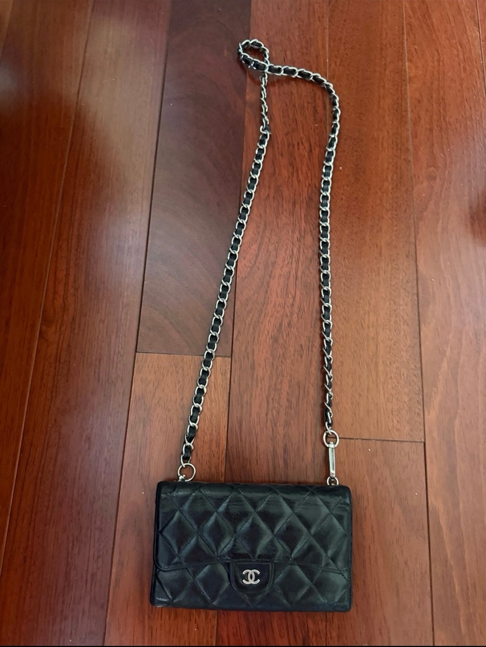 Black Quilted Leather Crossbody Wallet-On-Chain